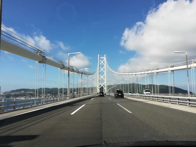 快晴の明石海峡大橋