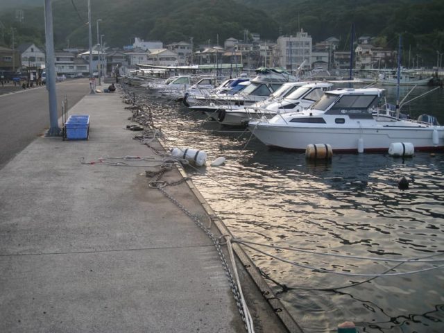 小島漁港内の船舶係留場所