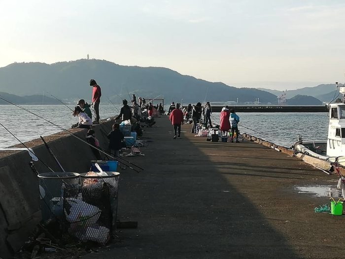 どんどん混雑する白杉漁港