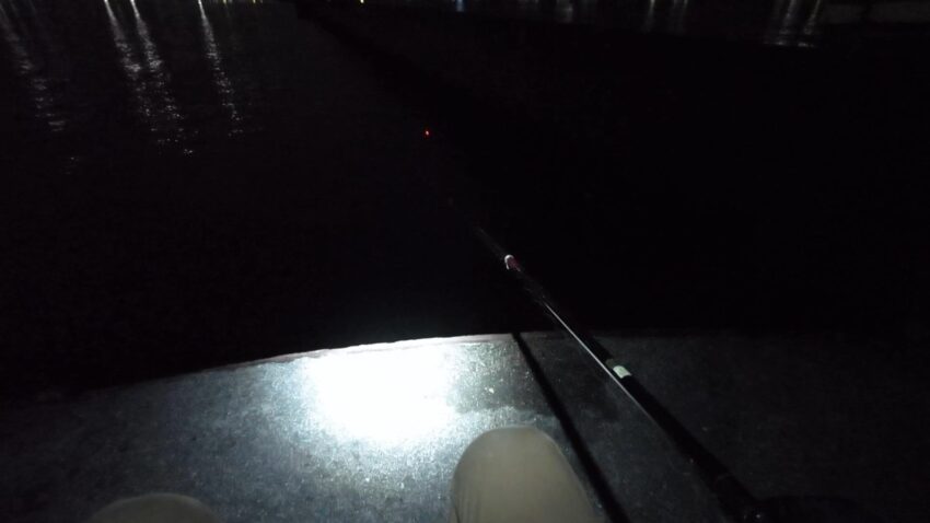 明暗の境目へ仕掛けを流す